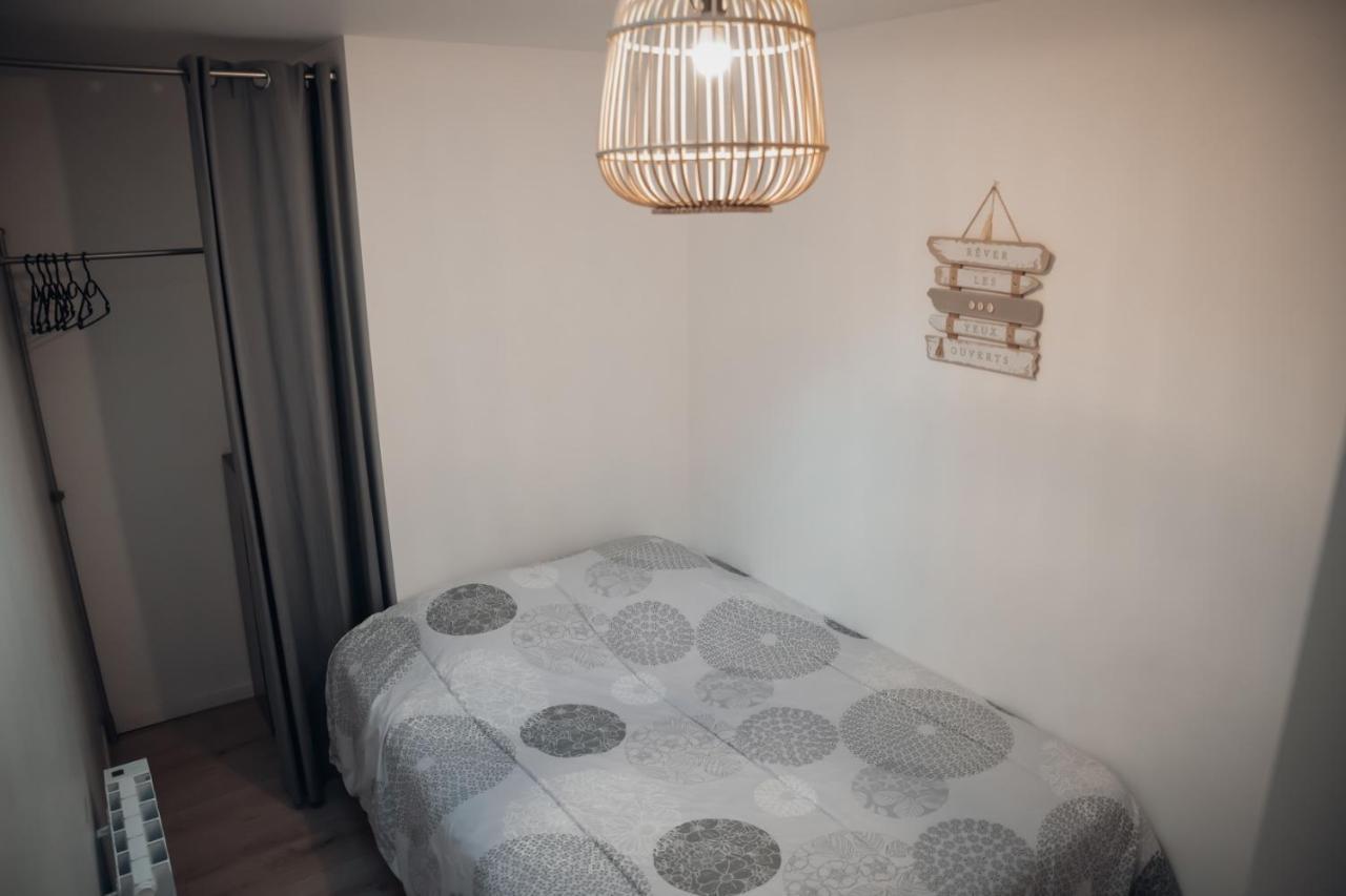 Superbe Appartement Avec Terrasse Au Calme Ernee Ngoại thất bức ảnh