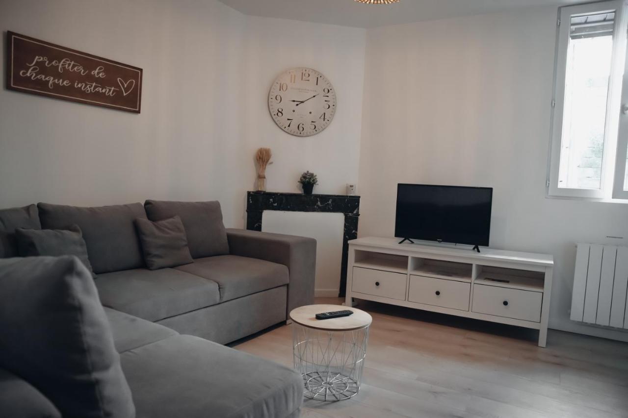 Superbe Appartement Avec Terrasse Au Calme Ernee Ngoại thất bức ảnh