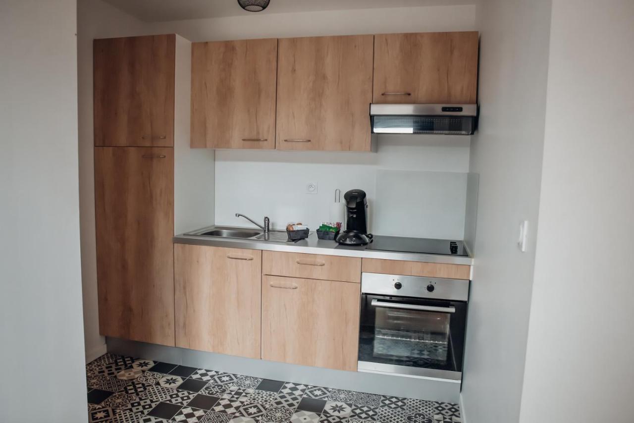 Superbe Appartement Avec Terrasse Au Calme Ernee Ngoại thất bức ảnh