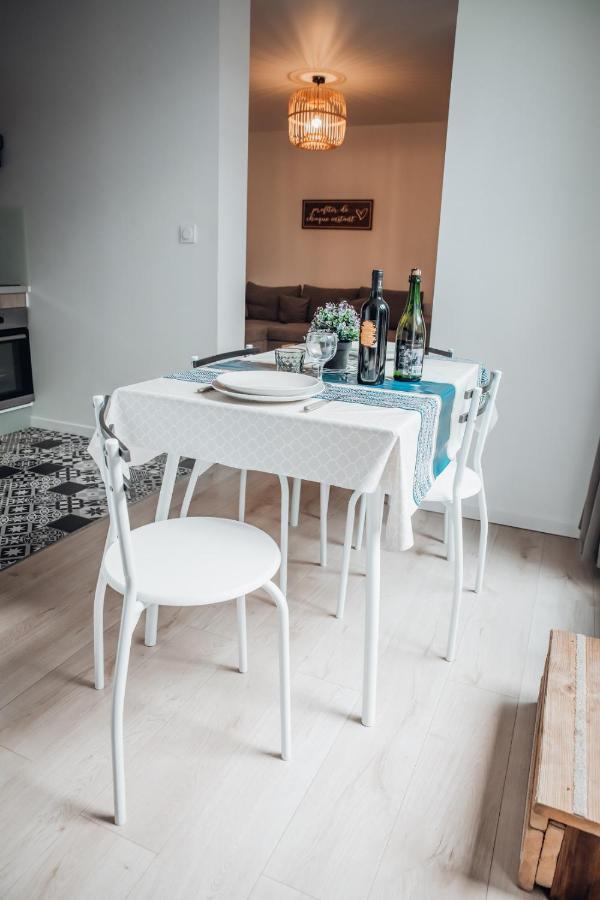 Superbe Appartement Avec Terrasse Au Calme Ernee Ngoại thất bức ảnh
