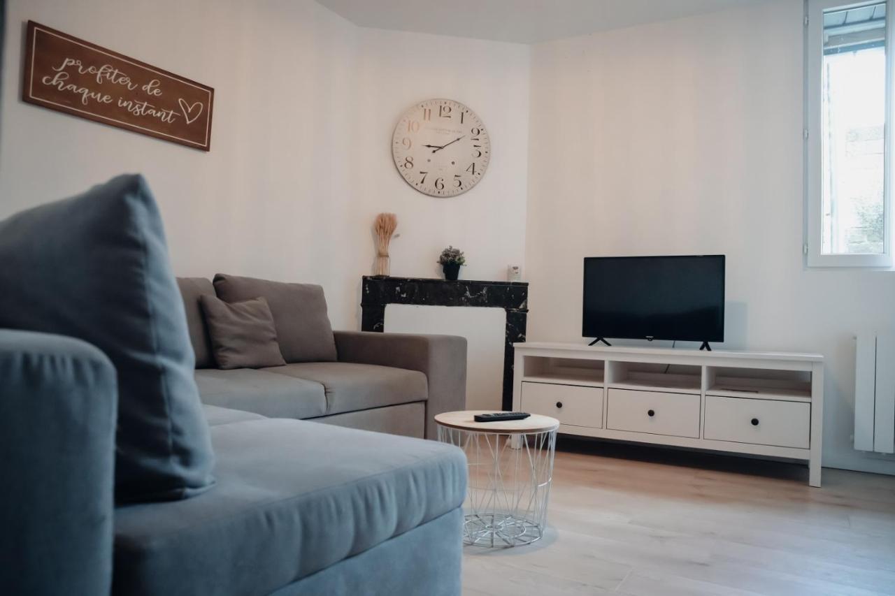 Superbe Appartement Avec Terrasse Au Calme Ernee Ngoại thất bức ảnh