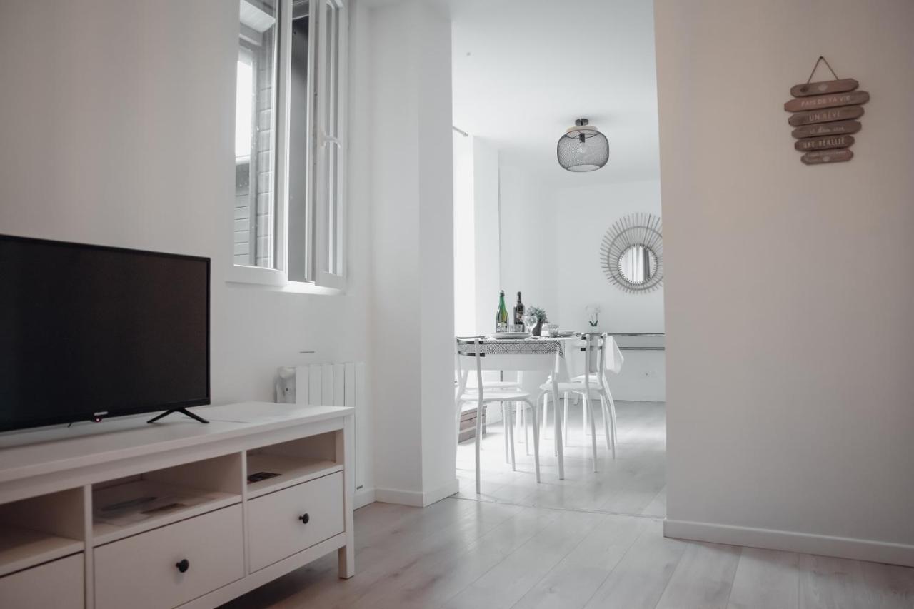Superbe Appartement Avec Terrasse Au Calme Ernee Ngoại thất bức ảnh